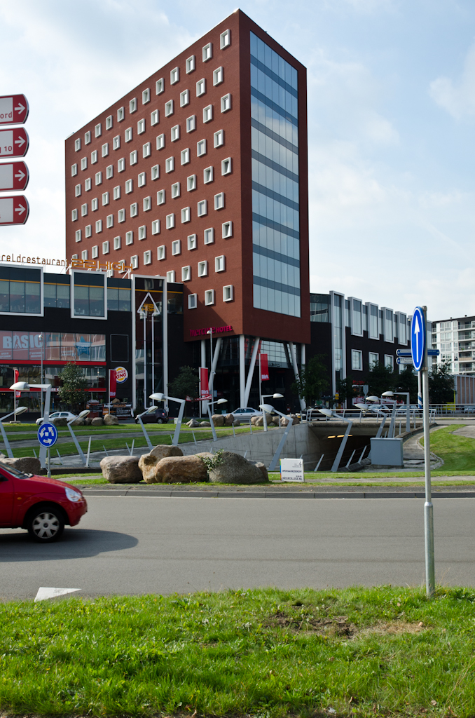 130921145551DSC_0189.jpg - Modern Amersfoort. In het restaurant links op de foto wordt later vandaag gegeten.