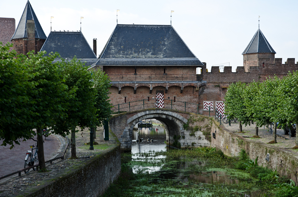 130921153841DSC_0260.jpg - De Koppelpoort vanaf de Eem gezien