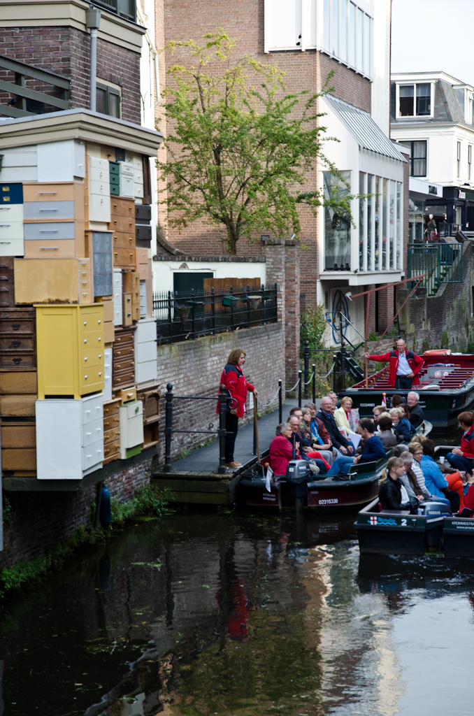 130921160810DSC_0296.jpg - De rondvaartboten meren bij de kast af