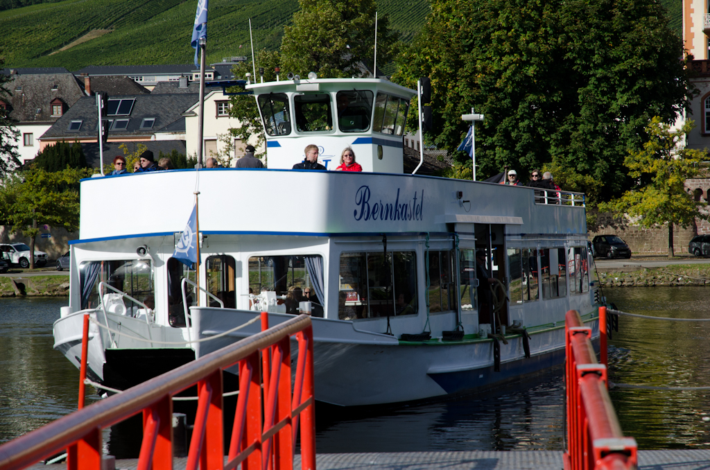 131003103712DSC_1060.jpg - Moezel Onze rondvaartboot legt aan