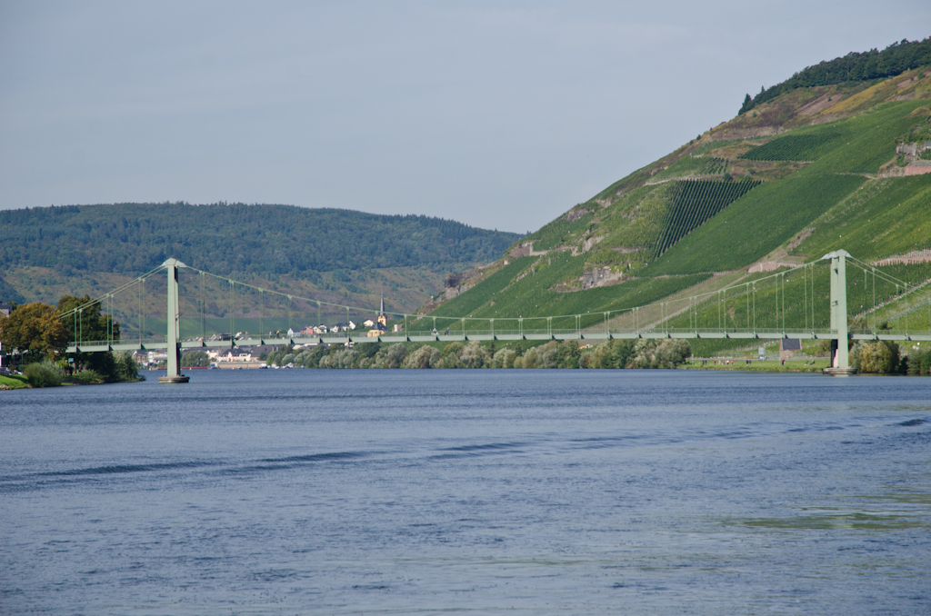 131003110048DSC_1103.jpg - Moezel De enige hangbrug in het gebied