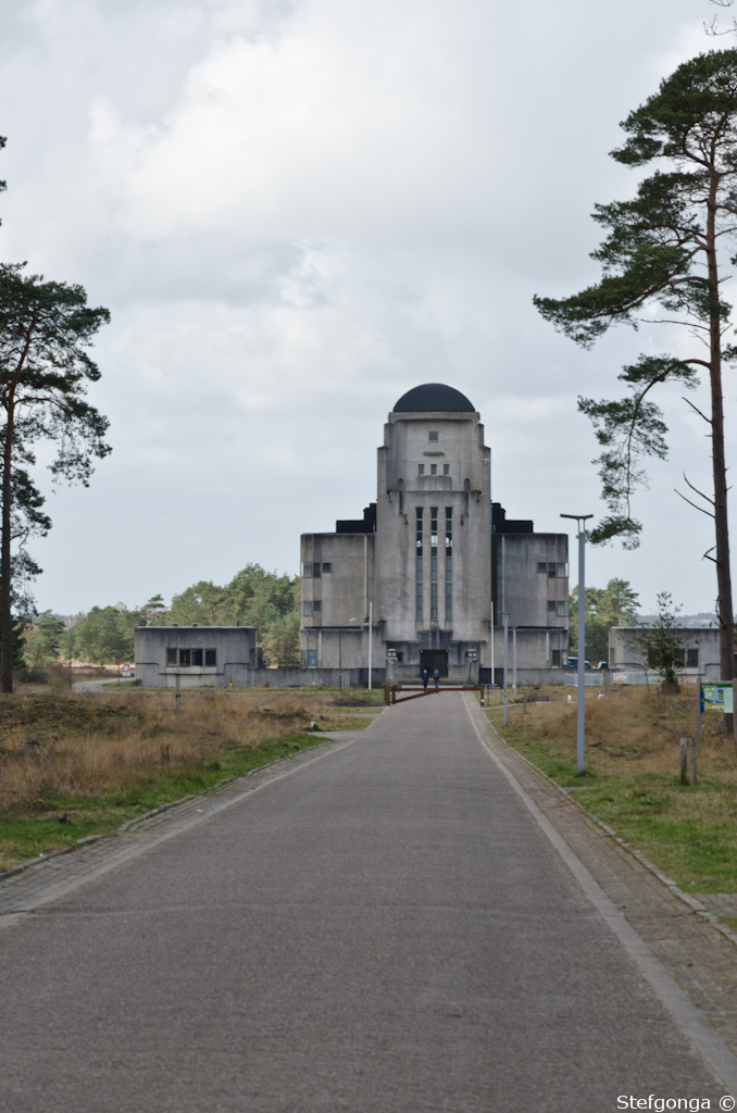 140324120121DSC_1836.jpg - Radio Kootwijk Aan het einde van de oprijlaan het oude gebouw A