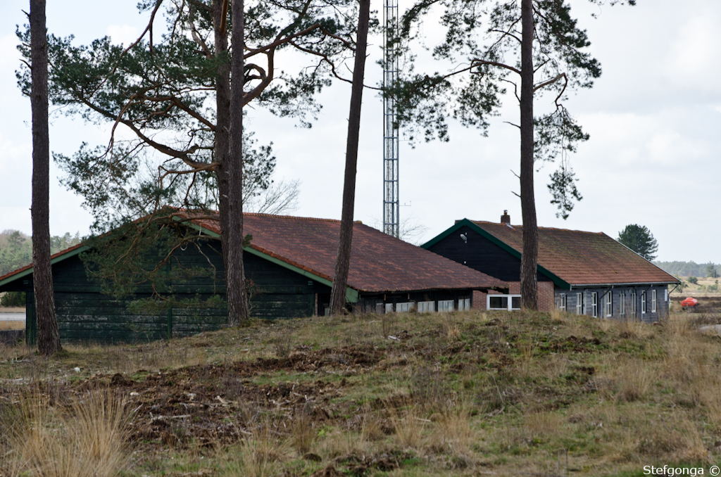 140324120316DSC_1838.jpg - Radio Kootwijk Een paar romantische oude bijgebouwen