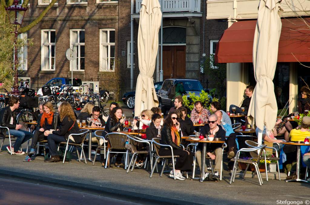 140328171851DSC_2244.jpg - Op het terras even met elkaar kletsen