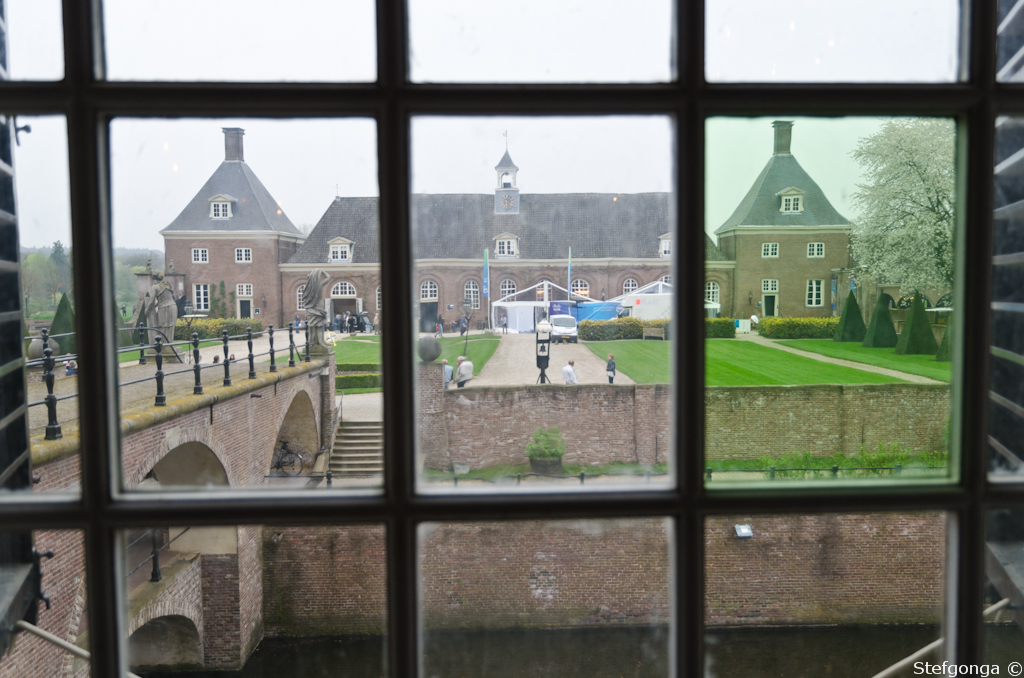 140404182124DSC_2454.jpg - Vanuit het kasteel het bijgebouw