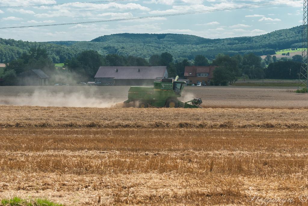 170807142511DSC_8545.jpg - Het platteland bij Alhausen tijdens een fietstocht. De boeren zijn druk.