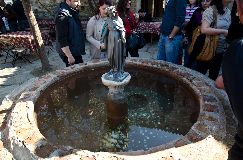 120318-135436-DSC_1057.jpg - Sirince in de bergen De Mariafontein bij de kerk van St Jan de Doper