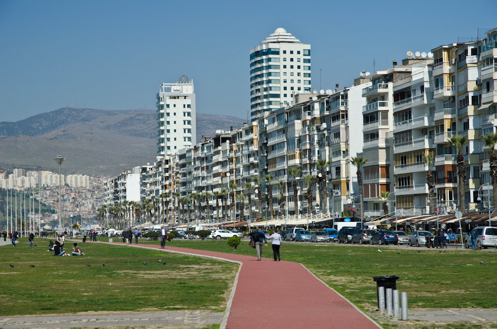 120319-122131-DSC_1239.jpg - Izmir De wandel boulevard