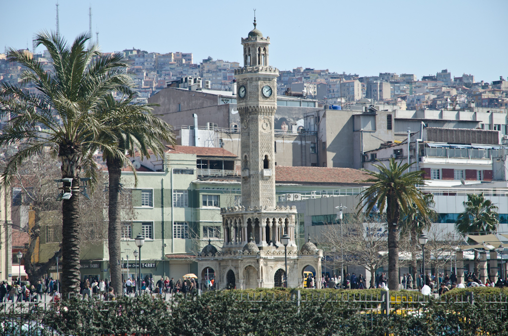 120319-130938-DSC_1244.jpg - Izmir Konak plein