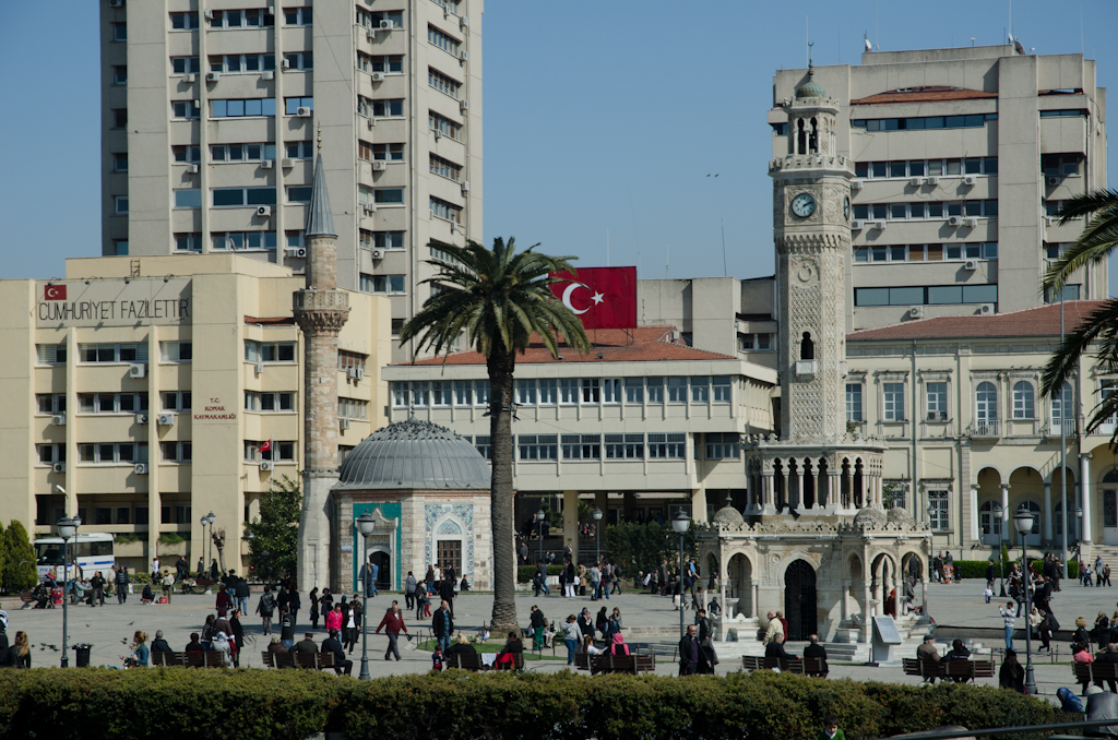 120319-131212-DSC_1246.jpg - Izmir Konak plein