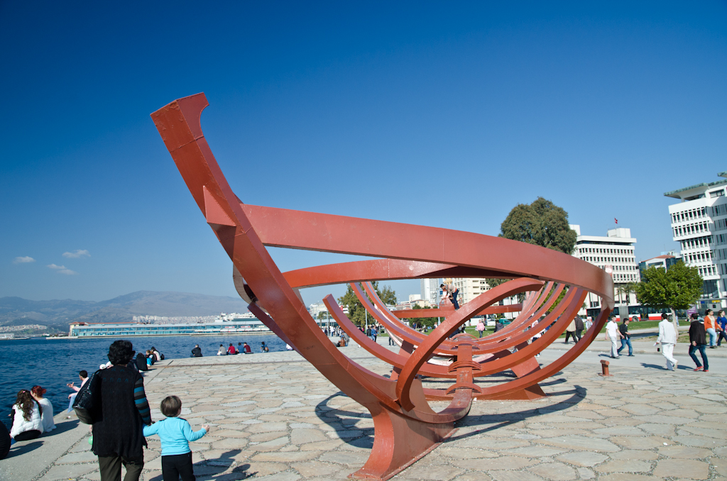 120319-142221-DSC_1265.jpg - Izmir Monument aan het water