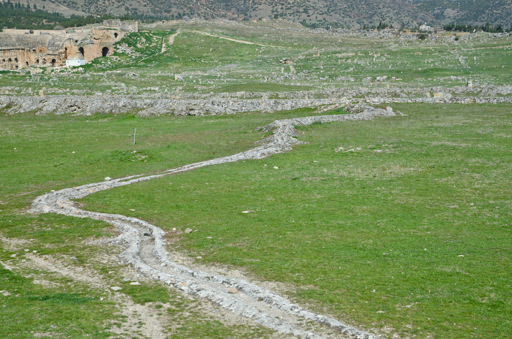 120320-130726-DSC_1292.jpg - Hierapolis een oude watergoot