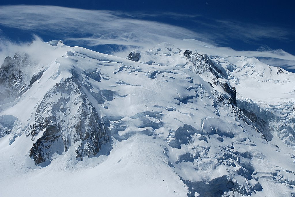 DSC_6666.JPG - Flarden van wolk om de Mont Blanc