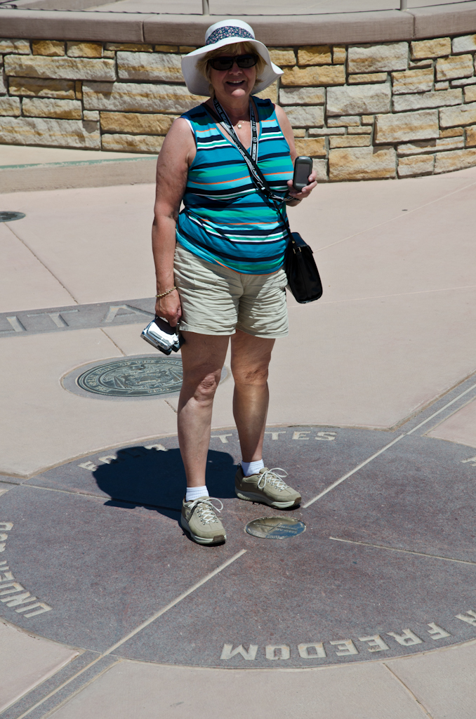 120608-184056-DSC_2415.jpg - Four corners monument.Grens van New Mexico, Arizona, Utah en Colorado.8-6-2012