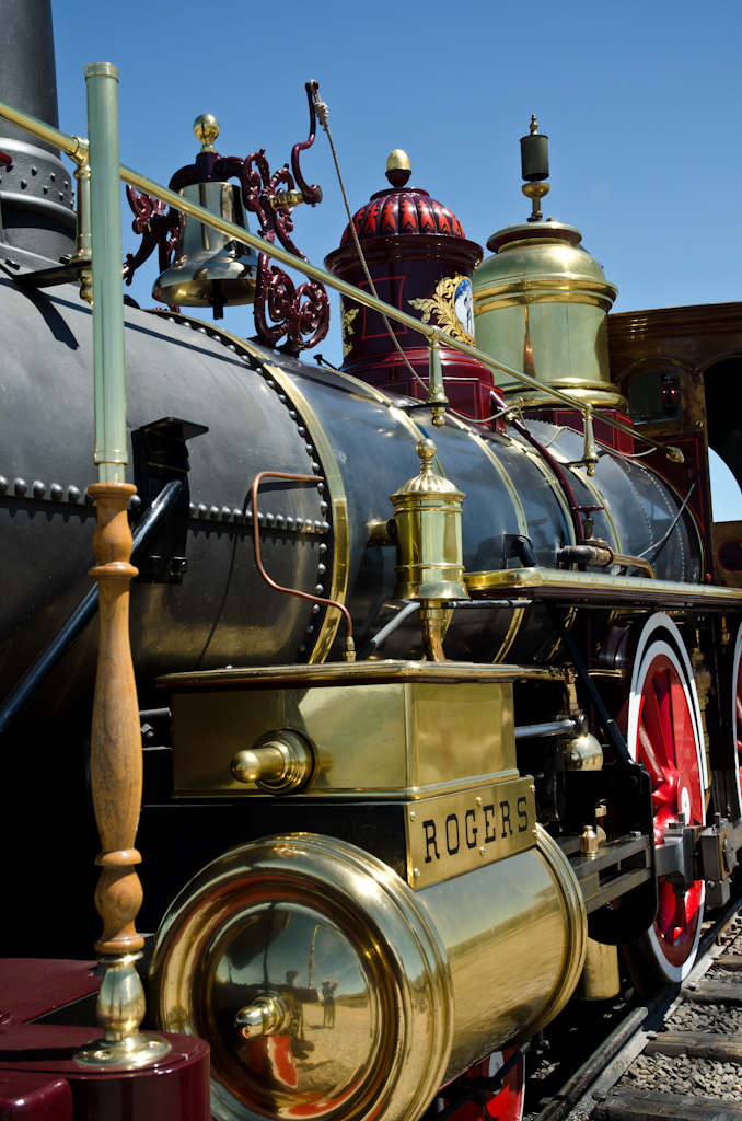 120611-184646-DSC_2869.jpg - Het koper gepoetst.Golden Spike, Promontory11-6-2012