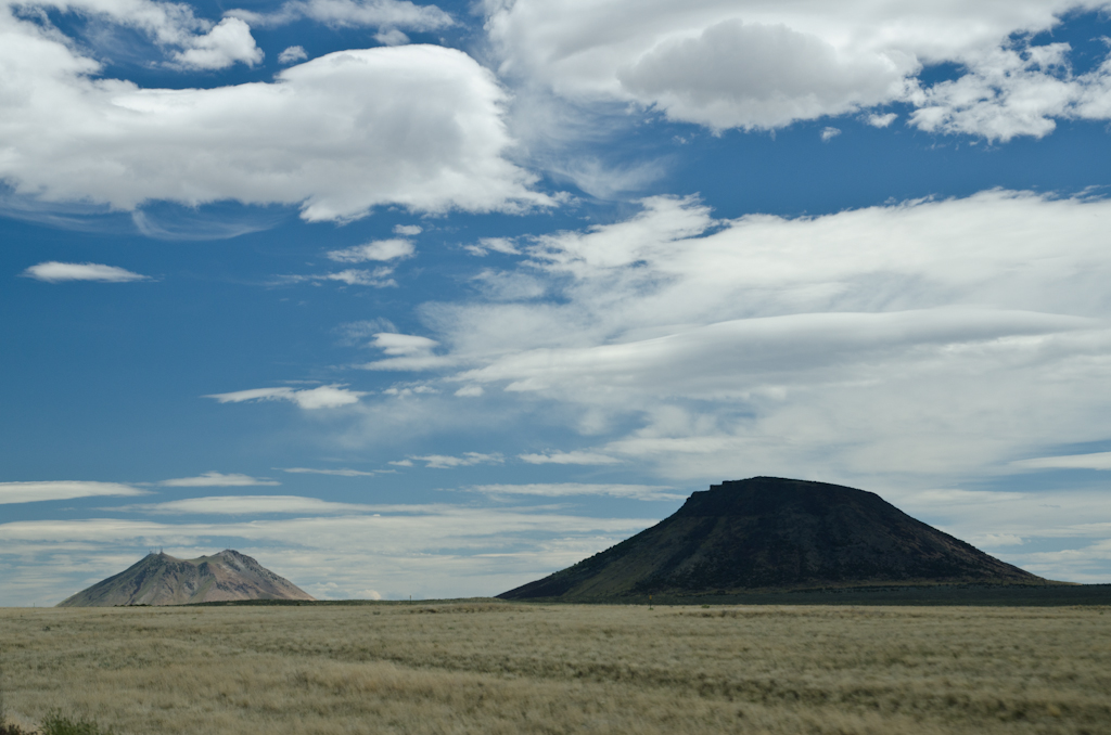 120612-200349-DSC_3098.jpg - Onderweg nog een paar oude vulkanen.Op weg naar Jackson, Wy12-6-2012