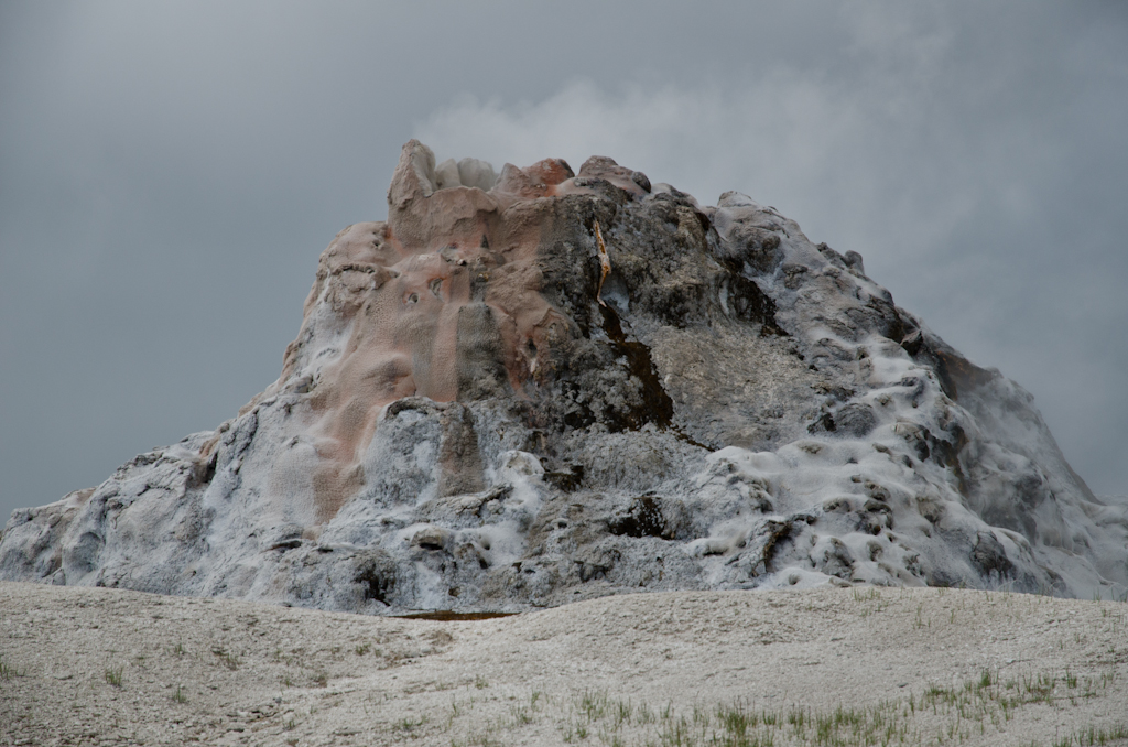 120614-003206-DSC_3630.jpg - White dome geyser.Yellowstone National Park13-6-2012