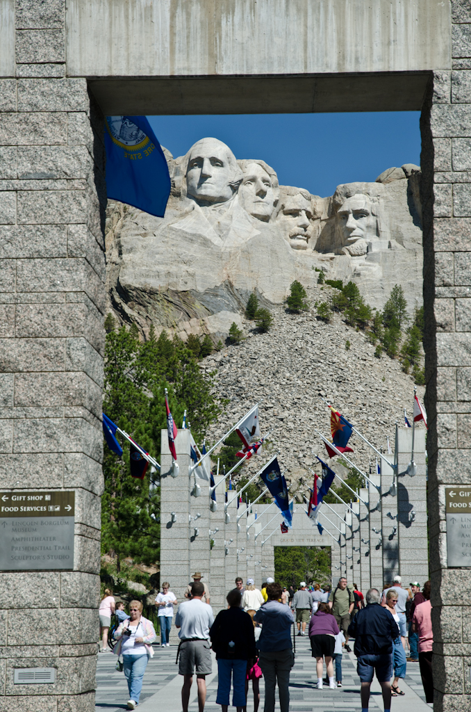 120619-164818-DSC_4728.jpg - De vlaggen allee.Mount Rushmore19-6-2012