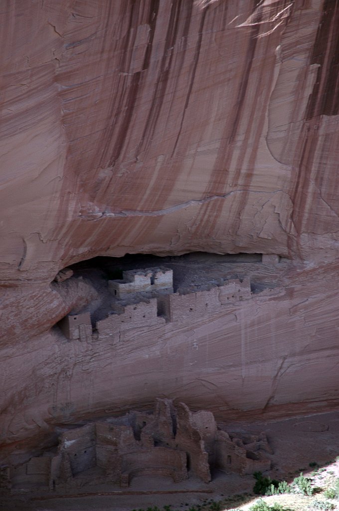 Project_20100603_0110.JPG - Canyon de ChellySouth rim driveHet witte huis