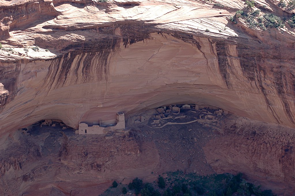 Project_20100604_0124.JPG - Canyon de ChellyNorth rim driveZo kun je ook wonen