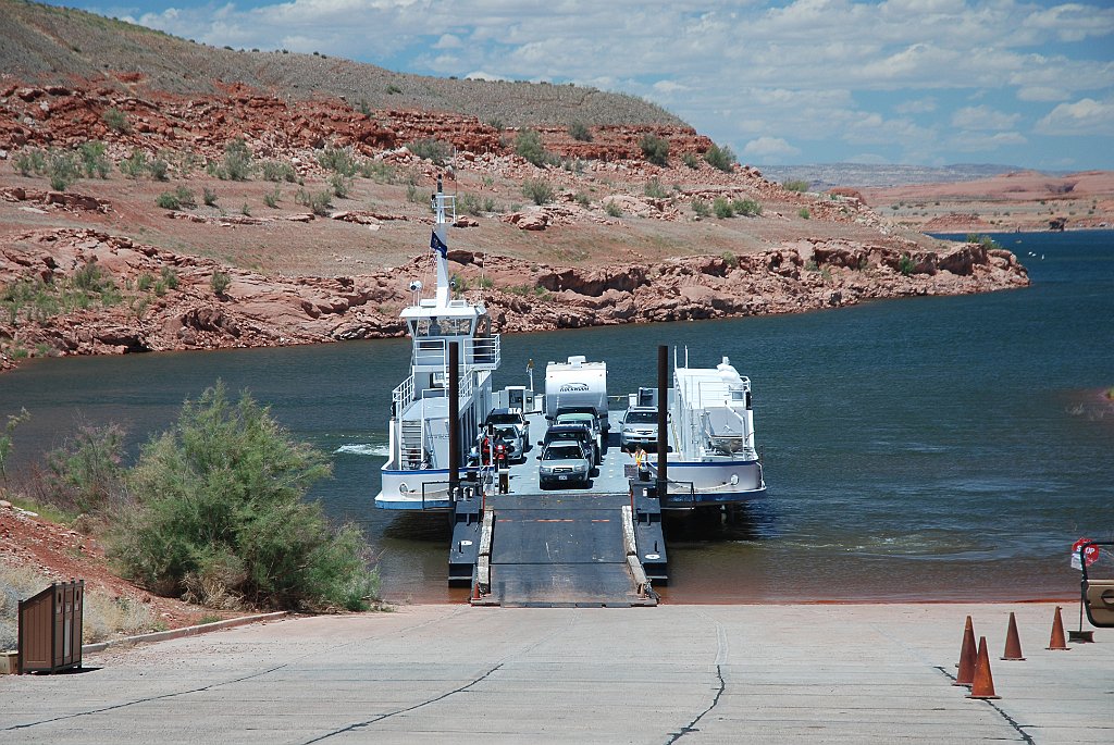 Project_20100605_0187.JPG - De ferry wacht al