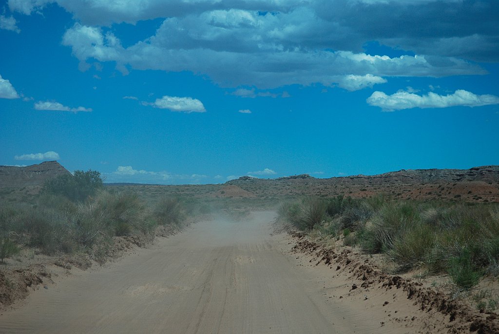 Project_20100606_0253.JPG - Dust devil op ons pad