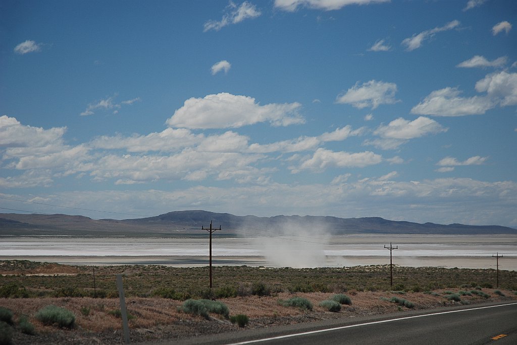 Project_20100610_0375.JPG - Dustdevil