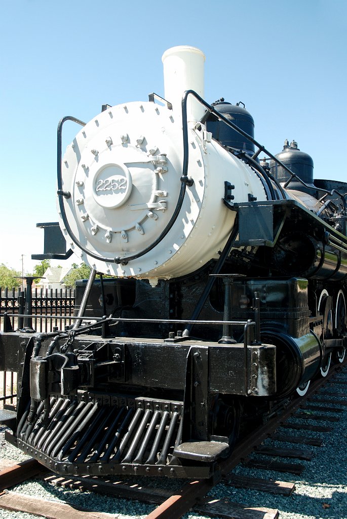 Project_20100611_0431.JPG - RosevilleSouthern Pacific monument