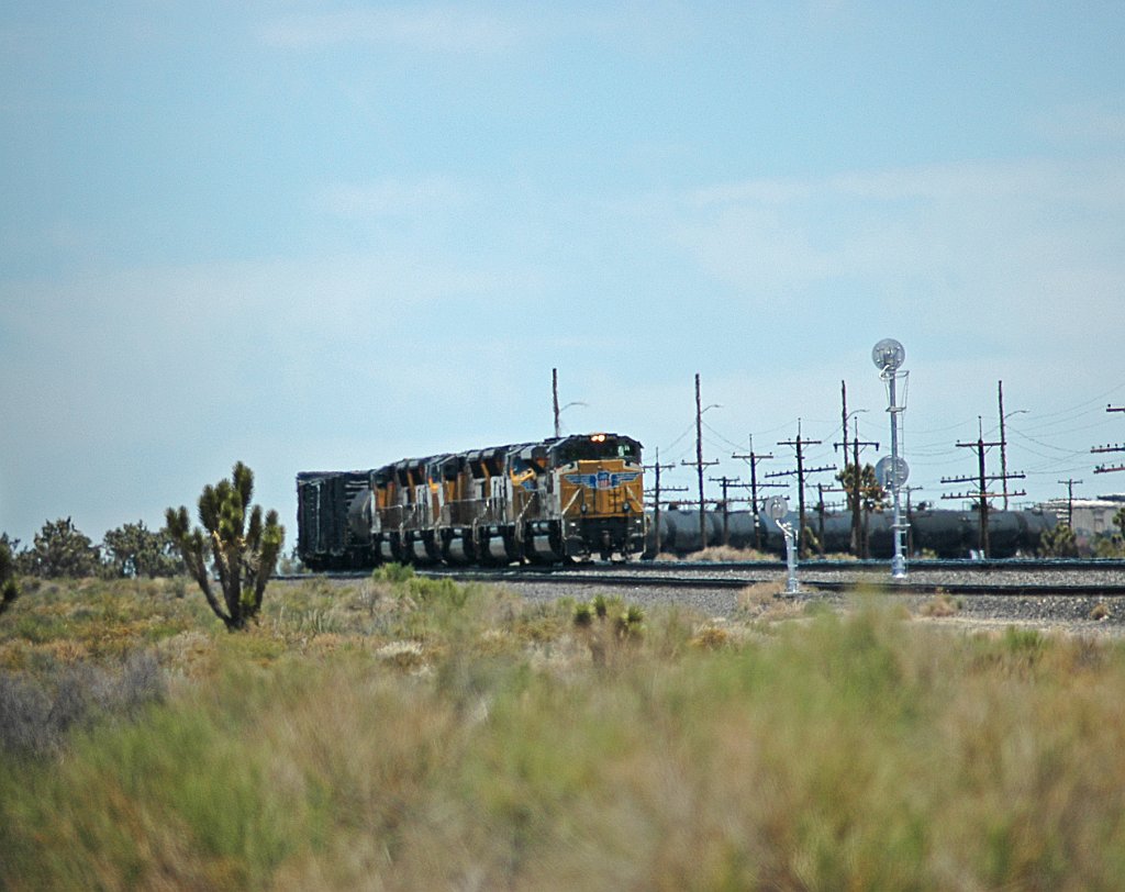 Project_20100615_0573.JPG - Mojave desertDe Union Pacific heeft het noordelijke traject