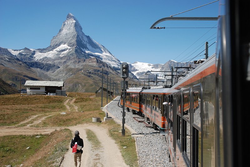 DSC_6993.JPG - Berglandschap met trein en Matterhorn