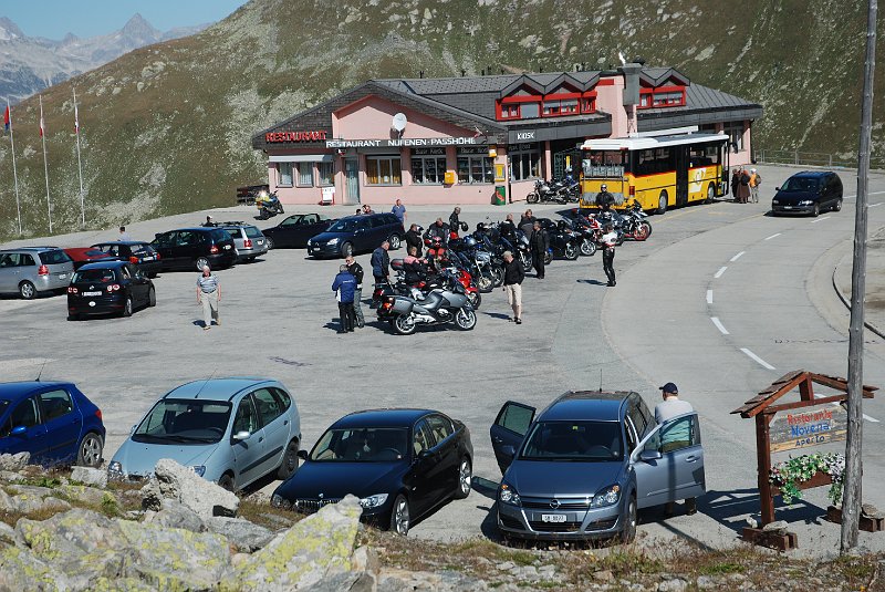 DSC_7603-1.JPG - Nufenen Pass gezellige drukte