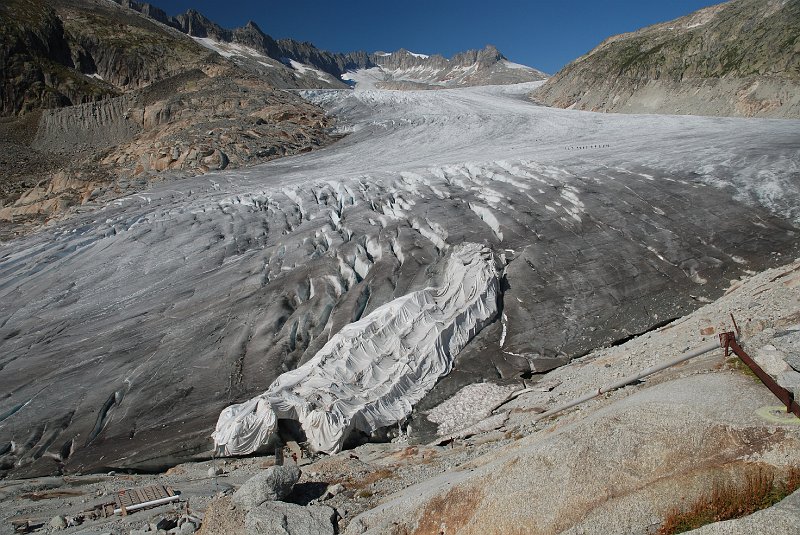 DSC_7701.JPG - Rhone gletscher met ijsgrot